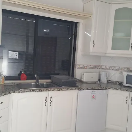 Almancil Hostel 호스텔 *