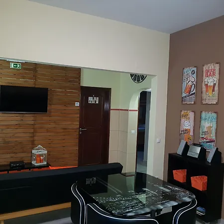 Almancil Hostel بيت شباب