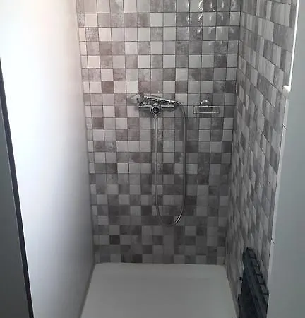 Almancil Hostel بيت شباب *