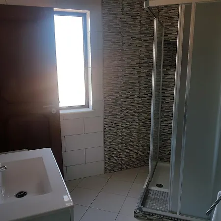 Almancil Hostel אלמנסיל